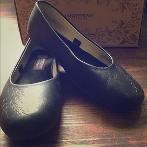 Manitobah Mukluks Earth Moccasin